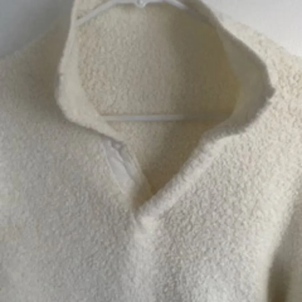 SKIMS Cozy Set - Shorts & Pullover Large White - Picture 3 of 9